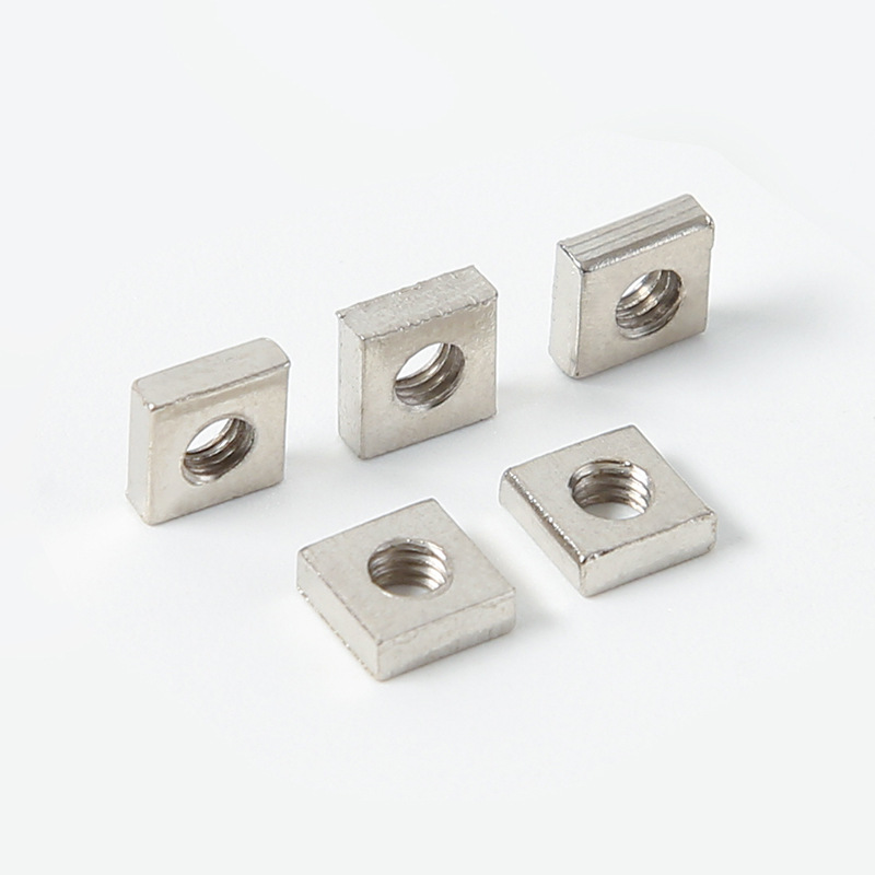 Đai ốc đầu vuông