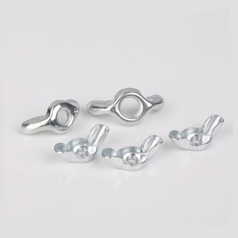 Tai tròn hạt cánh